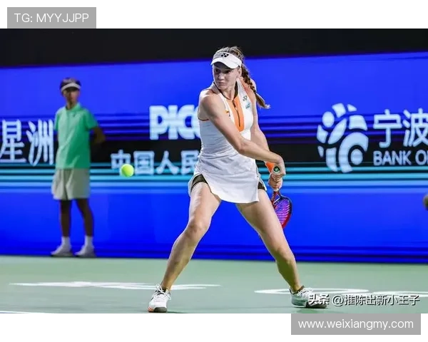 网球赛场莱巴金娜强势逆转提前锁定四强席位震撼全场表现亮眼夺目